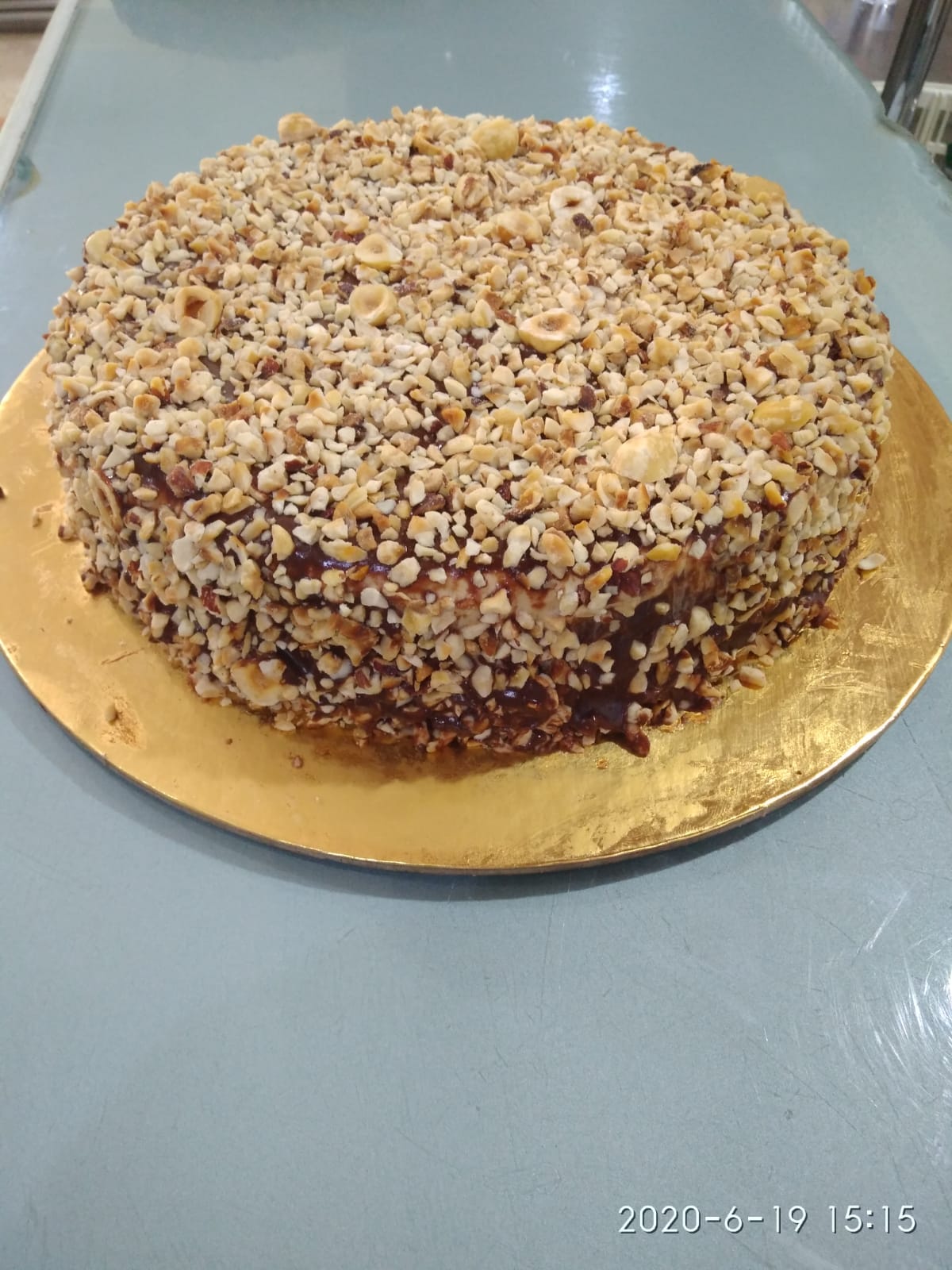 Torta Nocciolosa ( gelato nocciola, crocchella scura nocciola e granella )