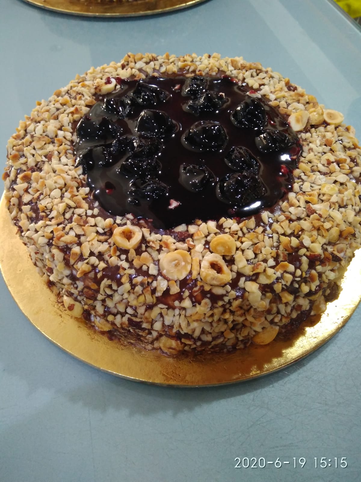 Torta Croccante amarena ( fiordilatte, amarena, glassa nutella e granella nocciola )