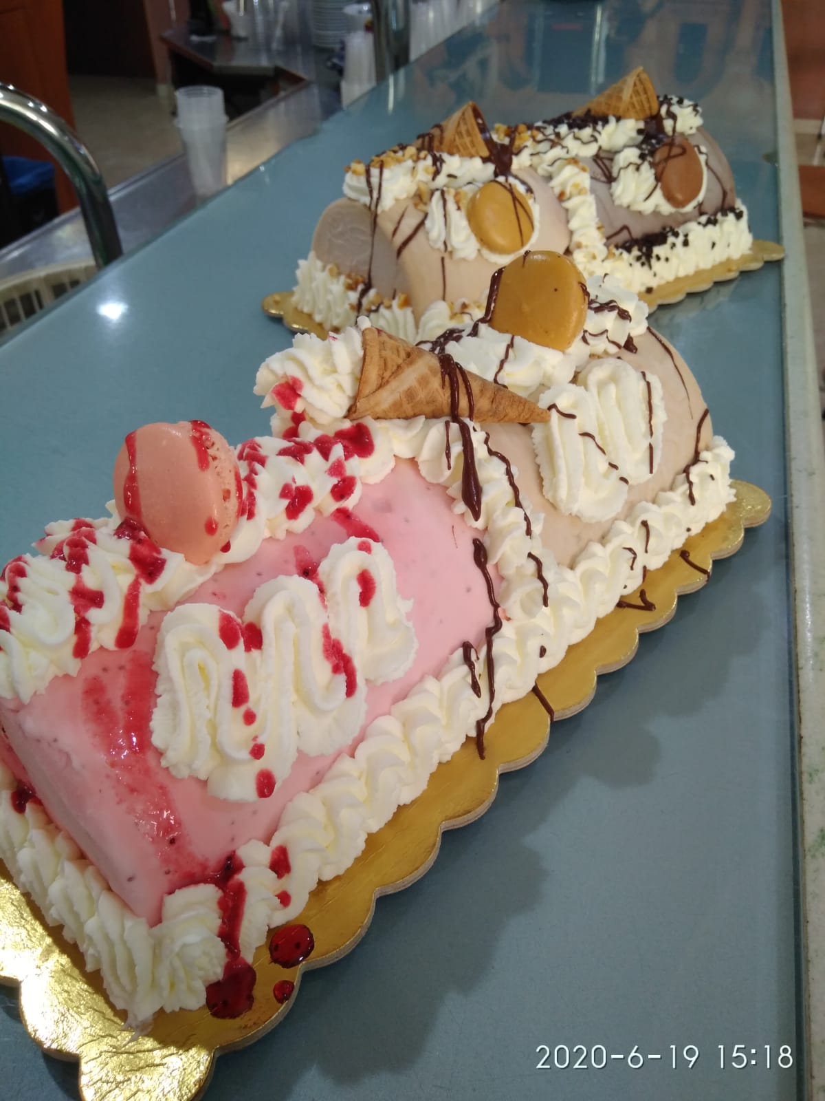 Tronchetti gelato nocciola/fragola e nocciola/cioccolato