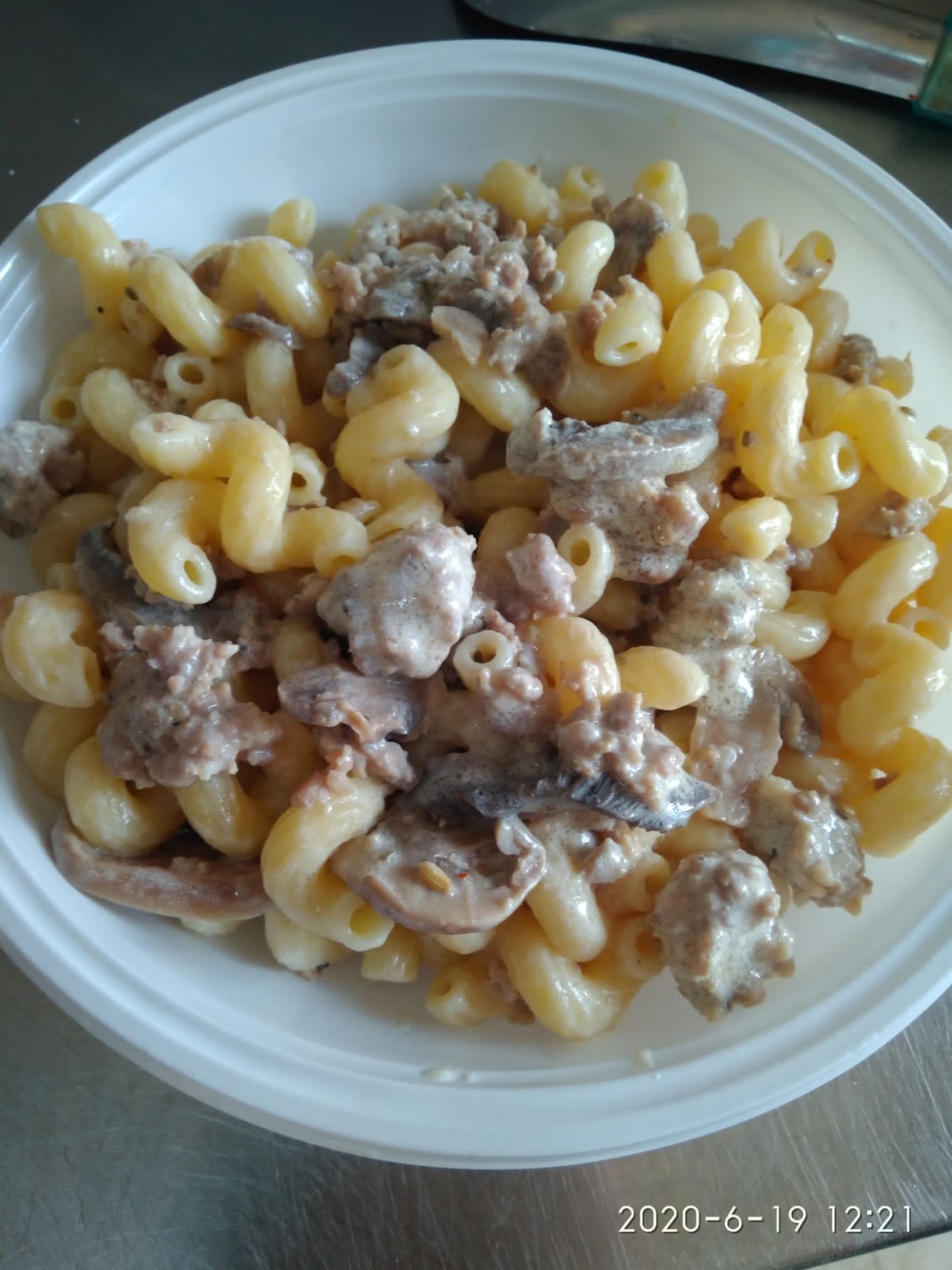 Pasta salsiccia funghi e panna