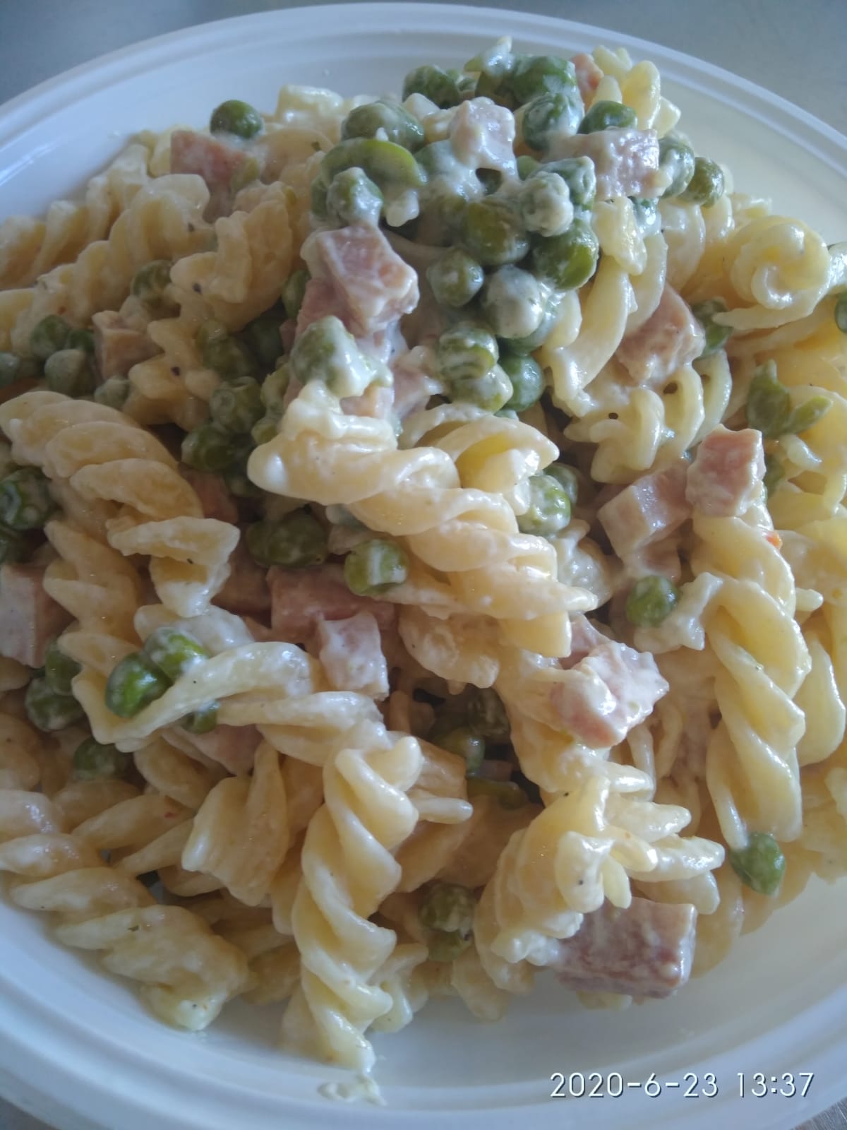 Pasta prosciutto, piselli e panna