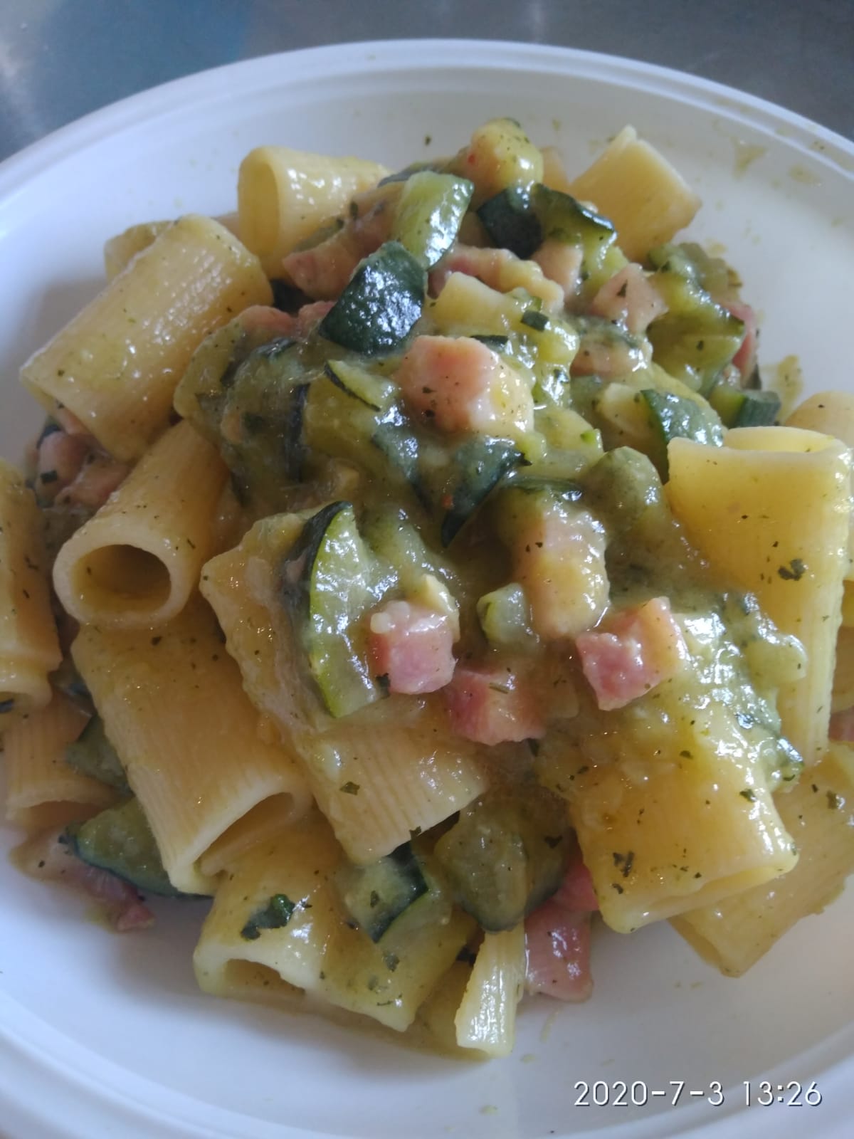 Pasta zucchine e pancetta