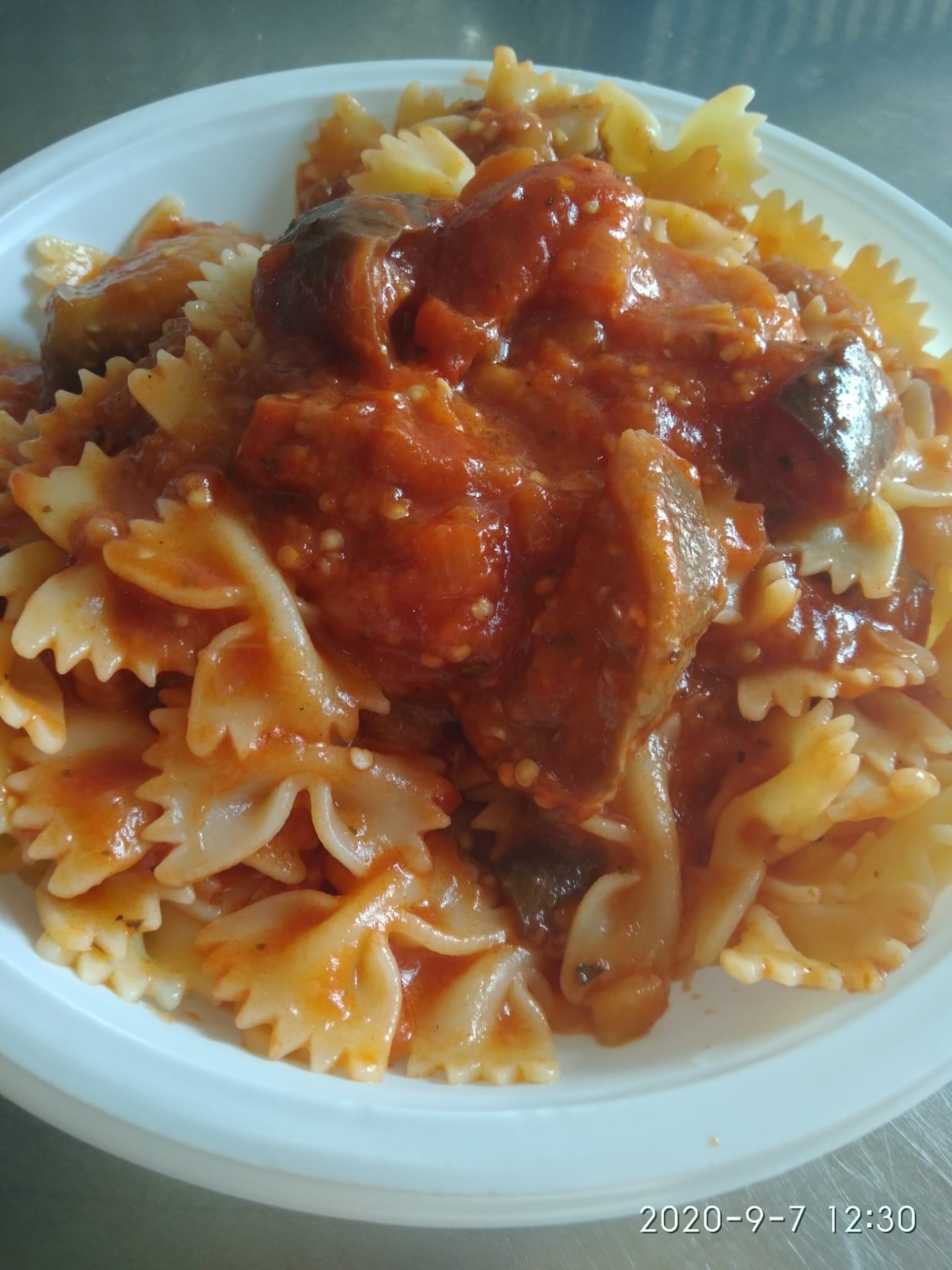 Pasta pomodoro e melanzane